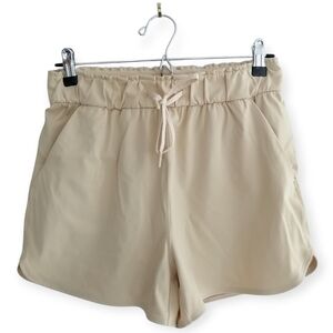 Lululemon Stretch High Rise Shorts 3.5" in Trench Size 6